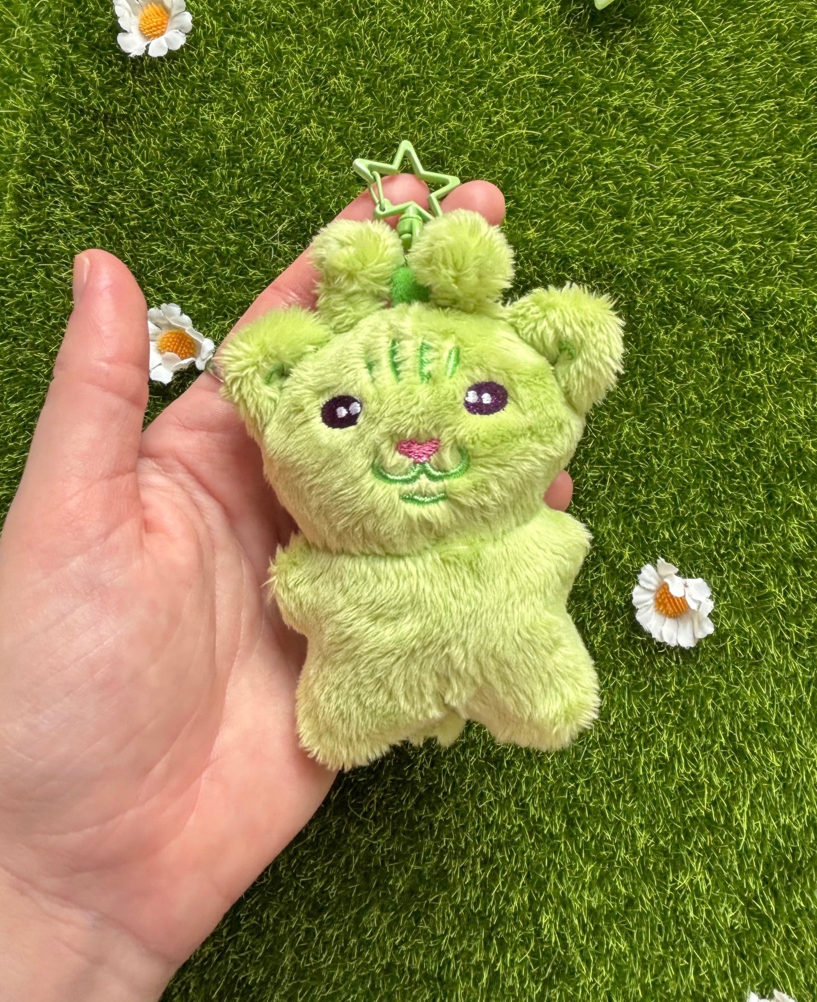 Plushie Love Emerald Bag Charm 新品 Emerald Snoozle Bag Charm – Plushie Love